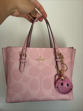 2/$20🎀 Pink Crystal Smiley Face Keychain with Tassel